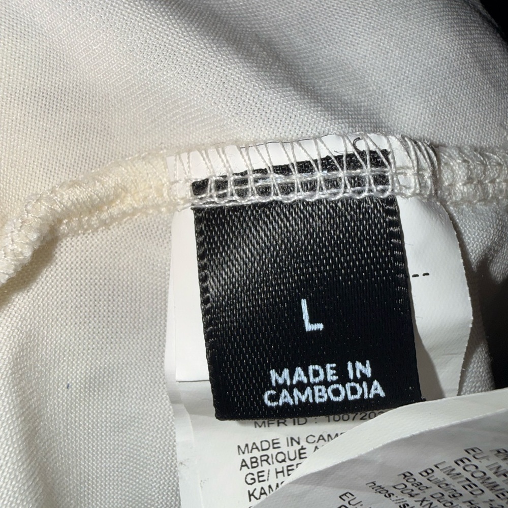 White dainty lace top - Picture 3 of 3